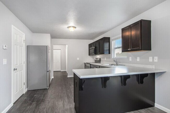 Building Photo - 505 Avalon Ct