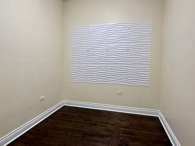 Foto del edificio - 2300 N Springfield Ave