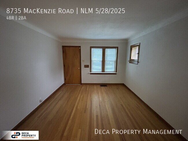 Foto del edificio - 8735 MacKenzie Rd