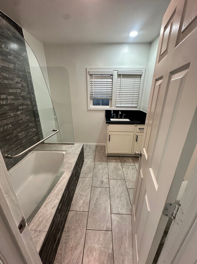 Foto del edificio - 556 W 92nd St
