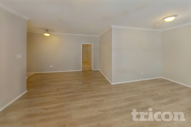 Foto del edificio - 716 Sequoia Dr