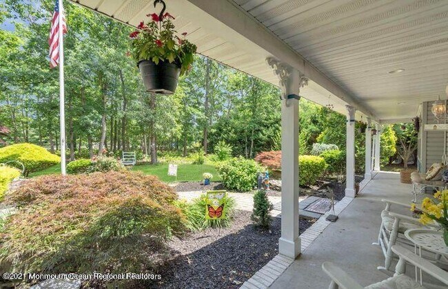 Building Photo - 2544 Whitesville Rd
