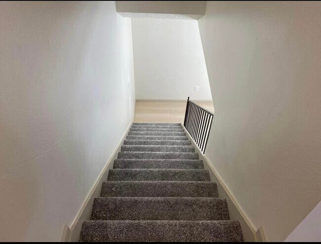 Building Photo - 11707 N Francis Ave