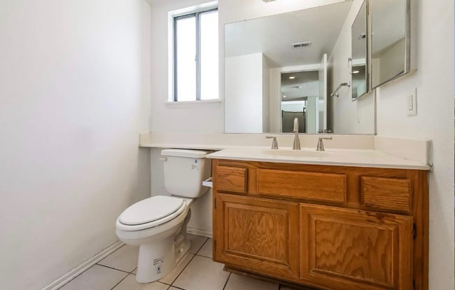 Building Photo - 4540 Grandview Dr