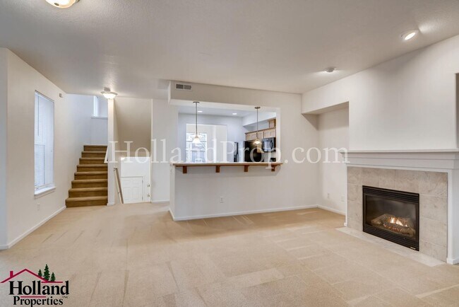 Foto del edificio - Beautiful Townhome with a Bonus Room in Hi...