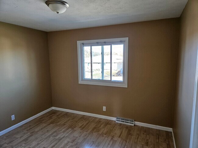 Foto del edificio - 11327 Camden Ave