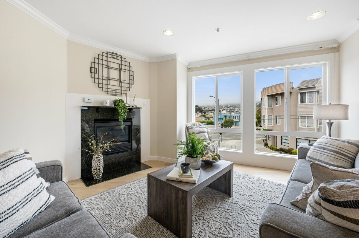 Primary Photo - 1 Wattson Pl