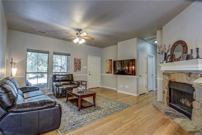 Building Photo - 17106 Oak Cliff Cir