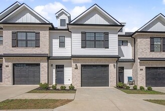 Building Photo - 713 Hollie Wy