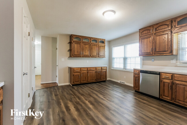 Building Photo - 640 Ashford Dr