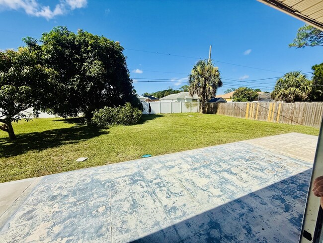 Foto del edificio - 1453 SW Sudder Ave