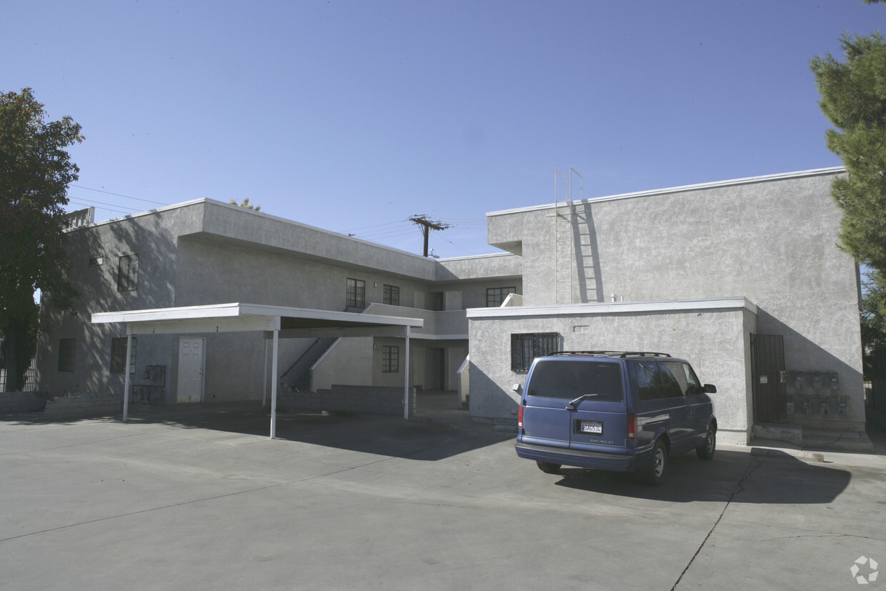 Building Photo - 1005 E Avenue R