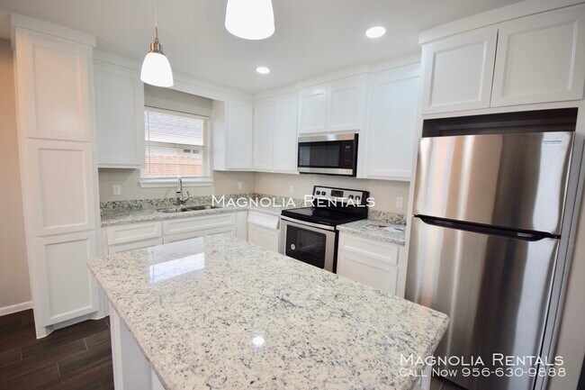 Building Photo - 1416 Deer Hills