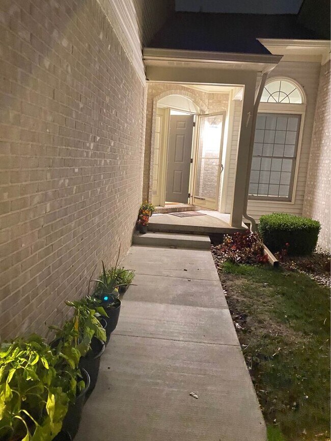 24259 Weathervane Ct Unit 8, Novi, MI 48374 Condo for Rent in Novi