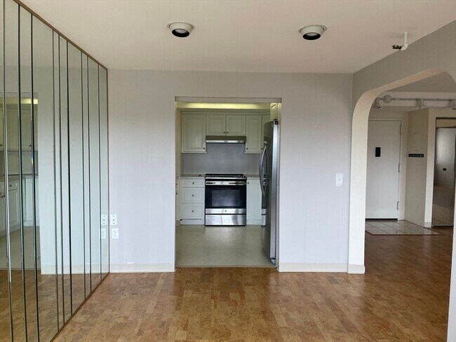 Building Photo - 1731 Beacon St