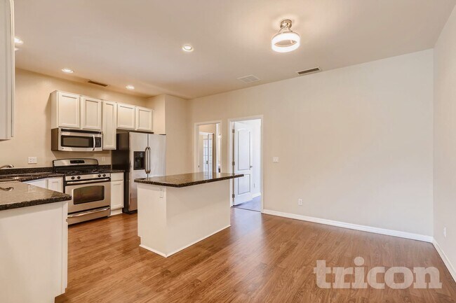 Building Photo - 3446 E Avalon Dr