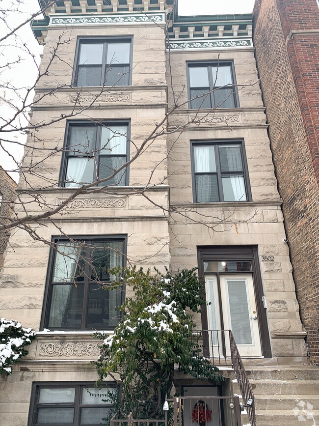 Building Photo - 3502 N Sheffield Ave