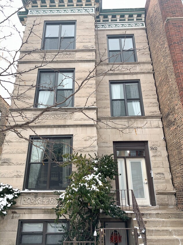 Primary Photo - 3502 N Sheffield Ave