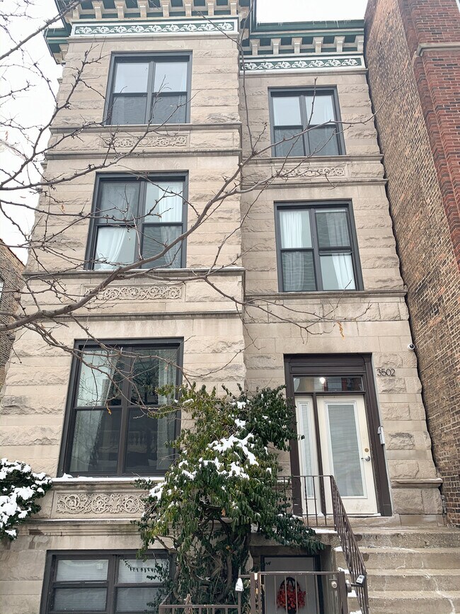 Building Photo - 3502 N Sheffield Ave