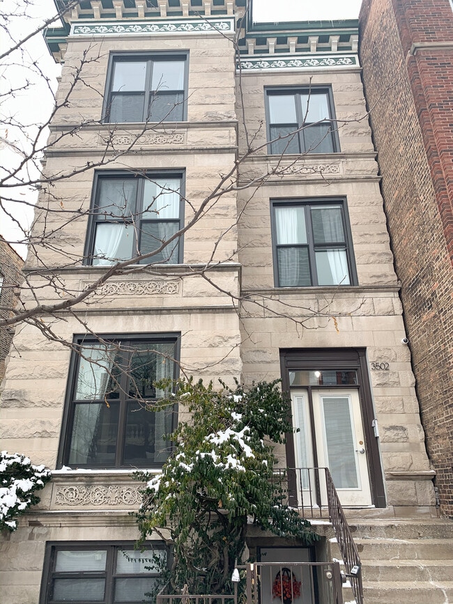 Building Photo - 3502 N Sheffield Ave