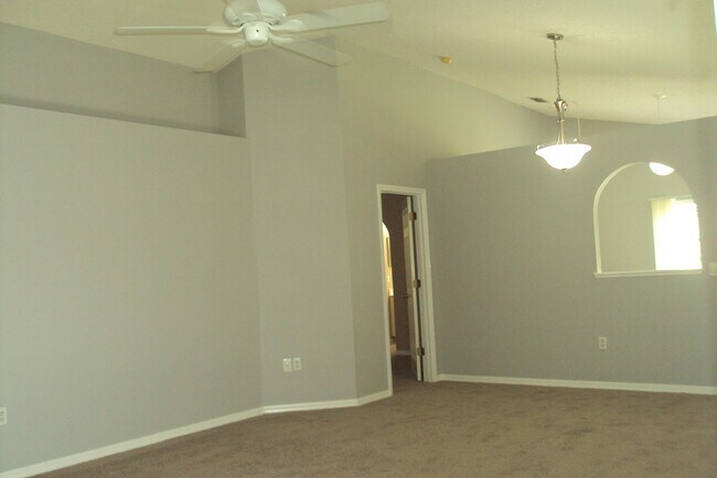 Building Photo - 30639 Birdhouse Dr