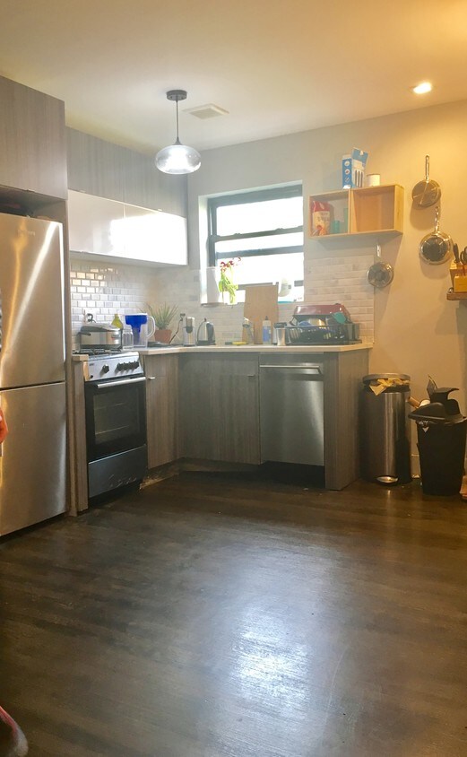 Foto principal - 209 Schaefer St