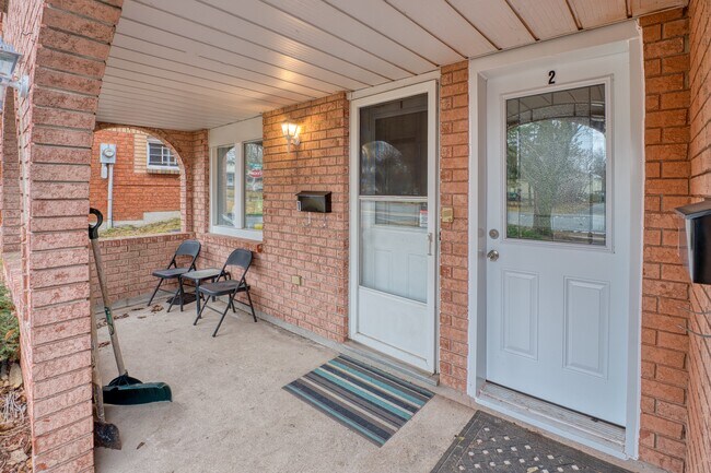 Photo du bâtiment - 2 Bed / 1 Bath in Kingston – All Utilities & Parking Included - $1,999/month