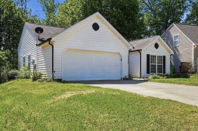 Foto del edificio - RANCH HOME with 3 bedrooms and 2 baths-CONVENIENT LOCATION