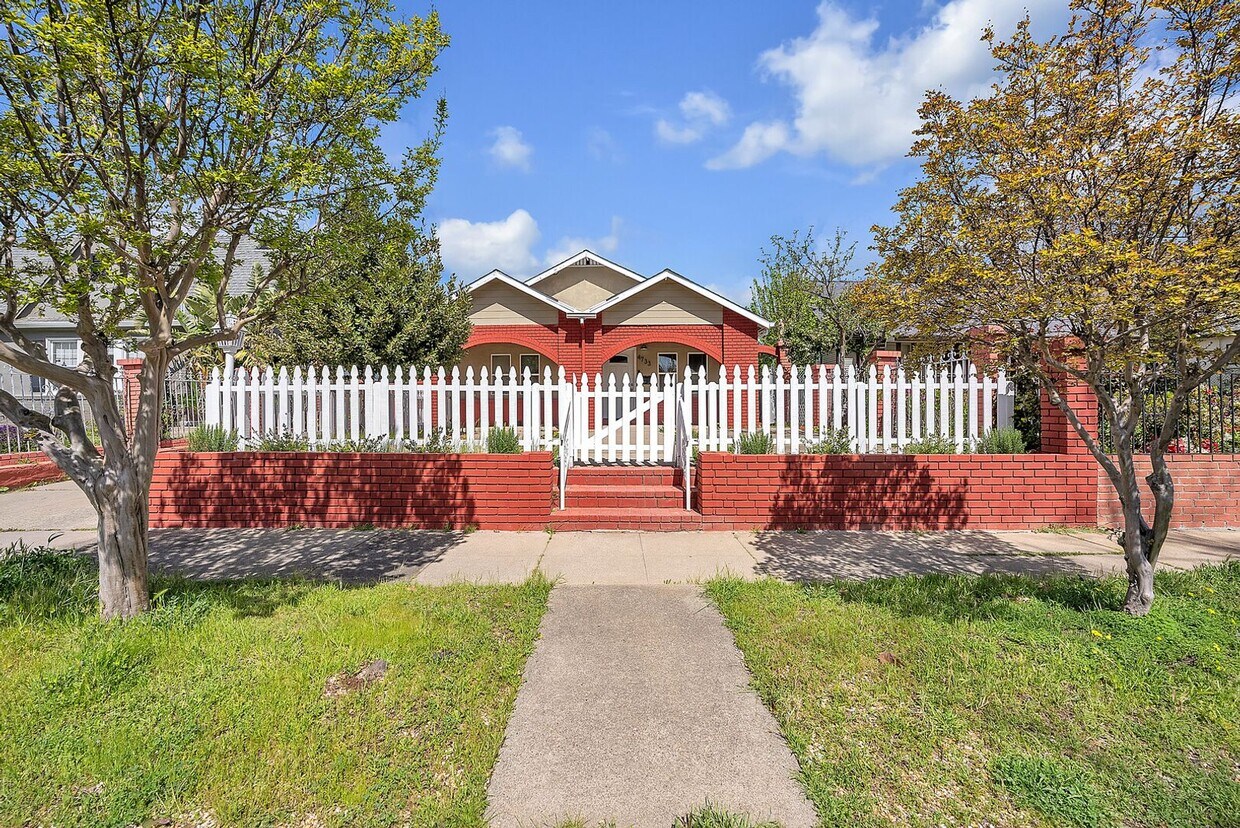 Primary Photo - 4733 9th Ave