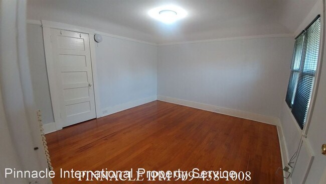 Building Photo - 2 br, 1 bath House - 742 E. Mountain St.