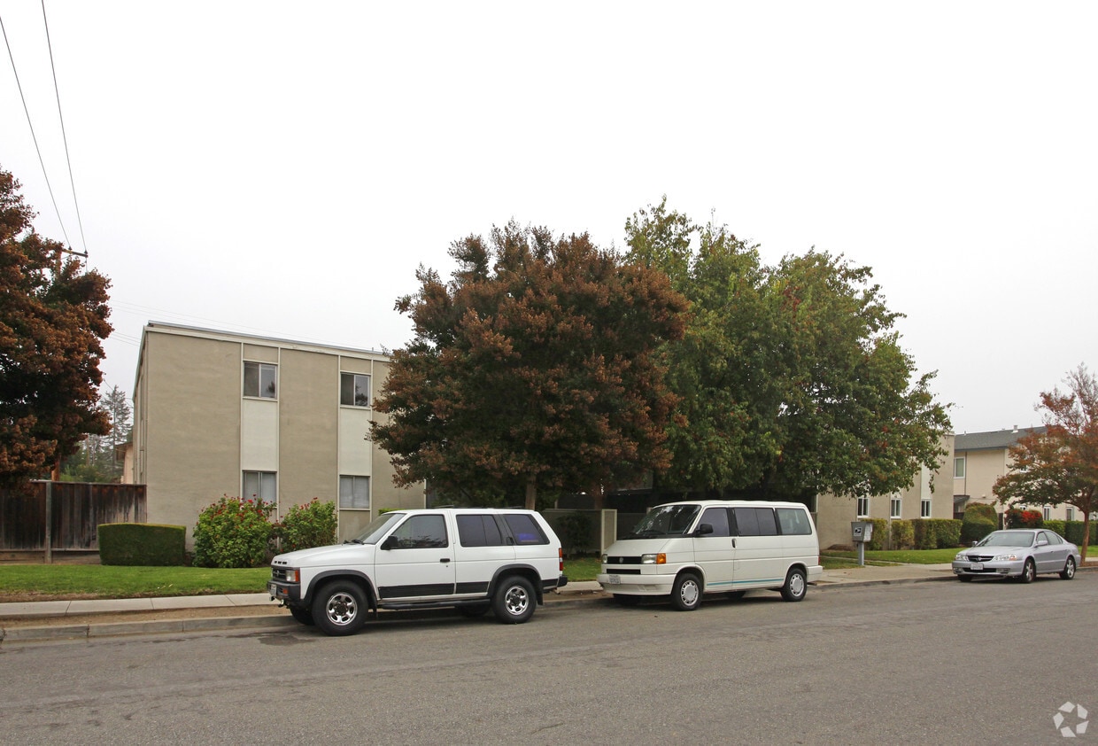 Building Photo - 10192-10194 Park Cir W