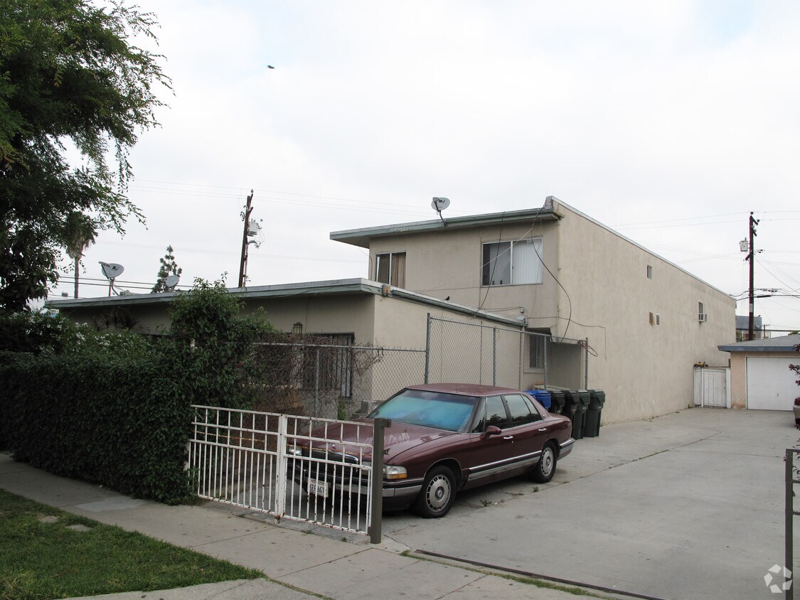 Building Photo - 5925 Fostoria St