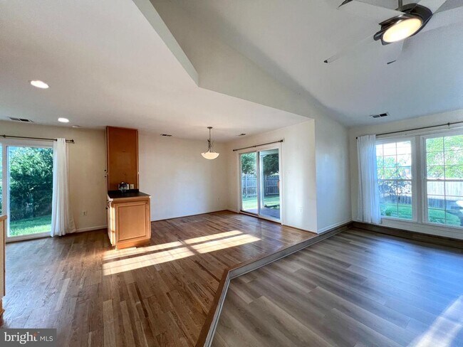 Foto del edificio - 6917 Lodestone Ct