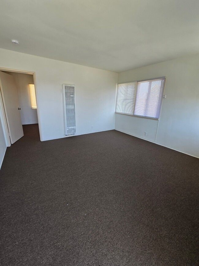 Building Photo - 10105 Pinehurst Ave