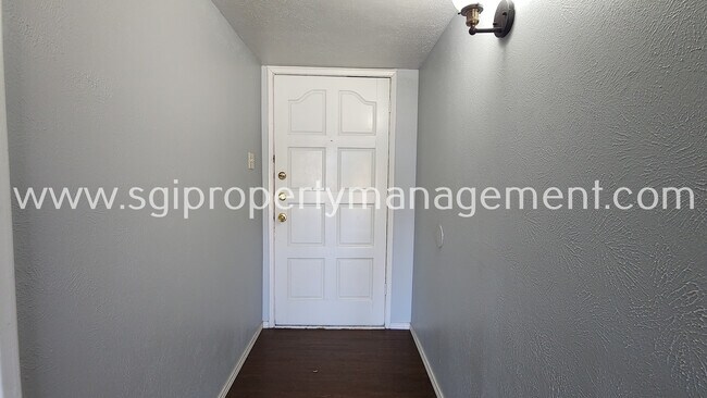 Foto del edificio - Great 3 BR Single Level in Grand Prairie!!
