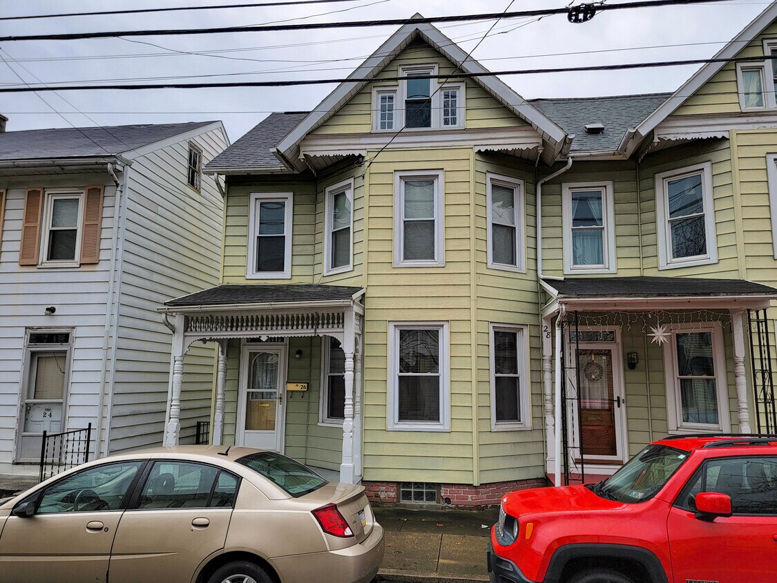 26 W Orange St, Lititz, PA 17543 House Rental in Lititz, PA