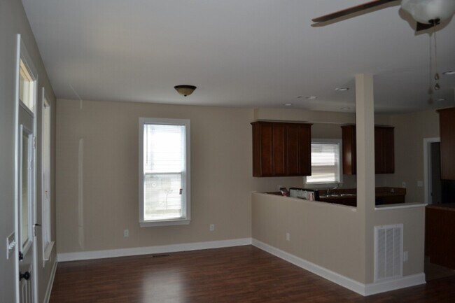 Foto del edificio - 810 E 10th Street