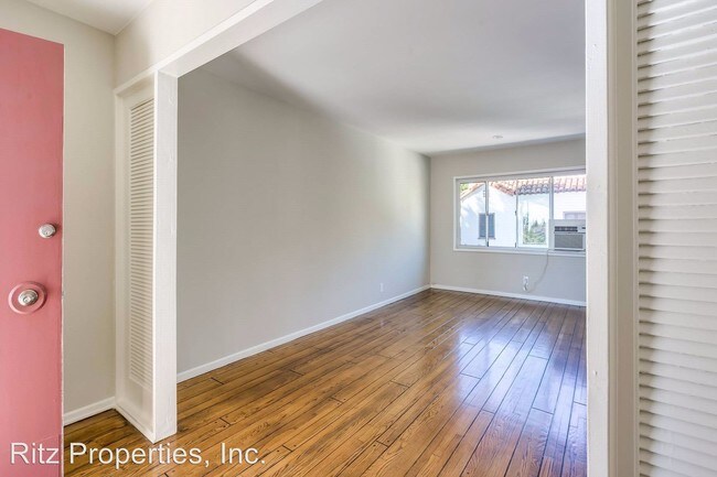 Foto del edificio - 2330 N Beachwood Dr
