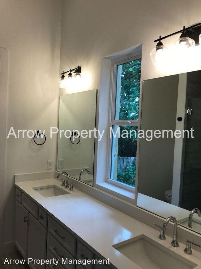 Foto del edificio - 3 br, 3.5 bath House - 527A Veritas St
