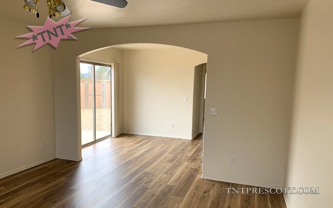 Building Photo - 1564
