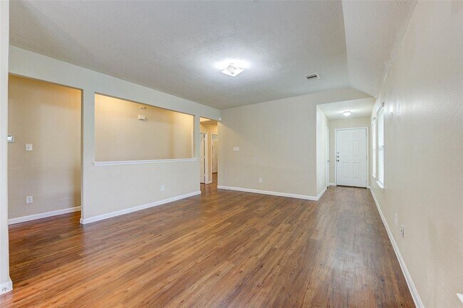 Foto del edificio - 21523 Donata Cir
