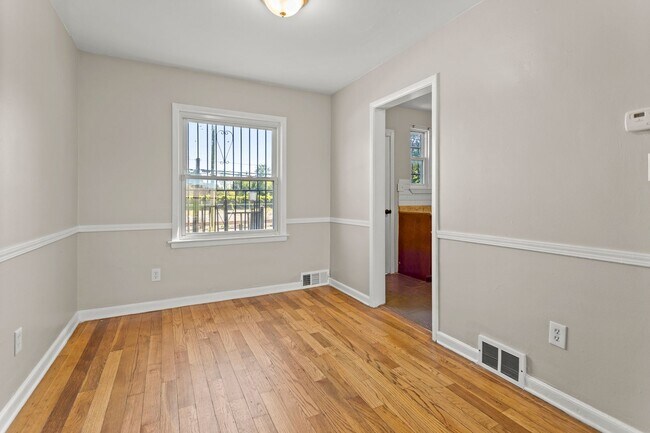 Foto del edificio - Beautiful updated townhome