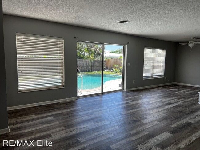 Building Photo - 4 br, 2.5 bath House - 205 Melbourne Ave