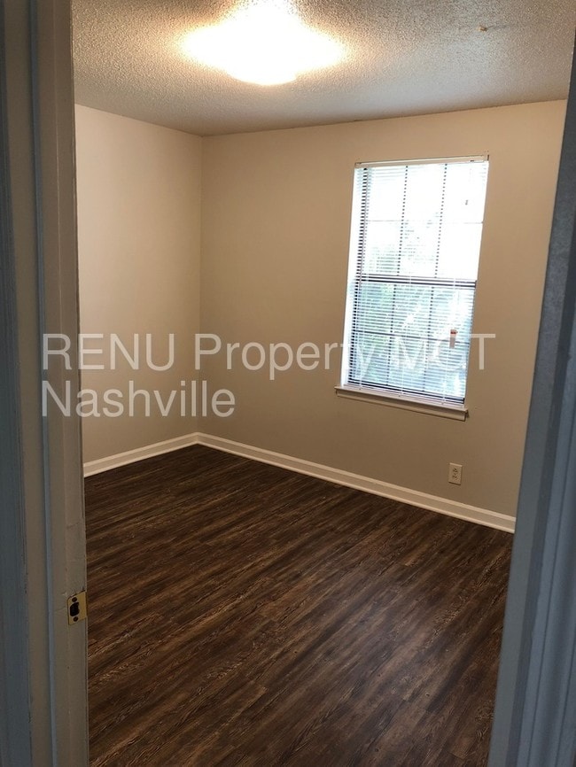 Building Photo - 2BR/1BA duplex off Briley Pkwy!