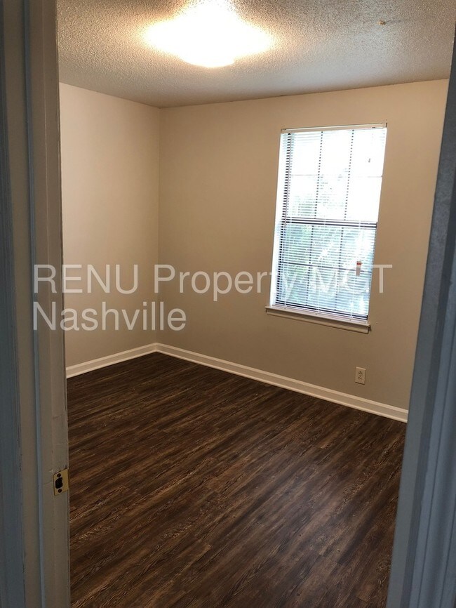 Foto del edificio - 2BR/1BA duplex off Briley Pkwy!