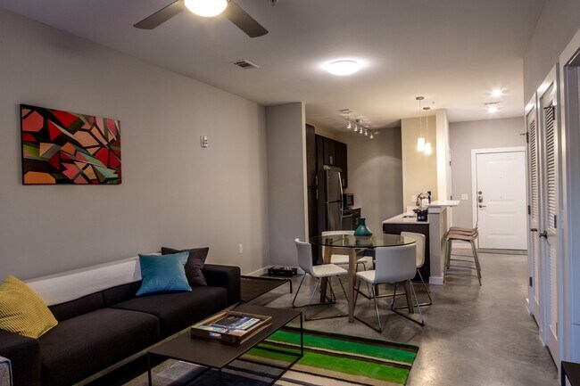 Foto del edificio - Modern 2-Bedroom Retreats: Contemporary Li...