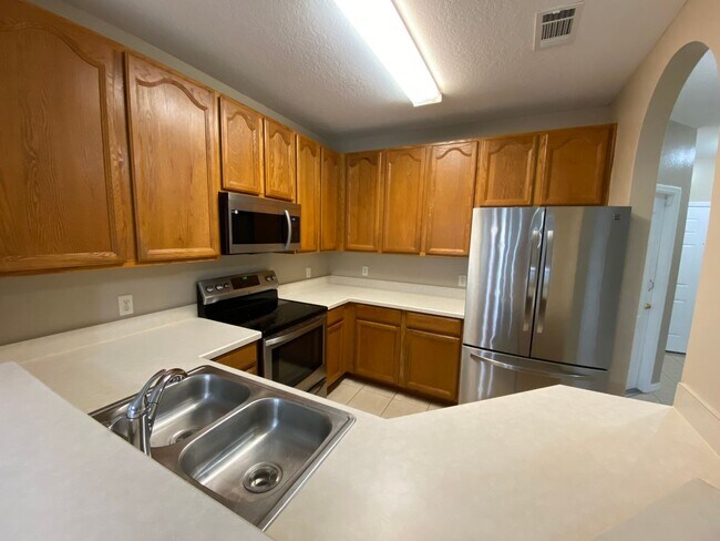 Foto del edificio - 3/2.5  Davenport Townhouse