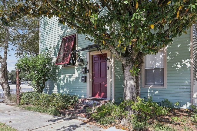 Building Photo - 611 Lakeland Dr