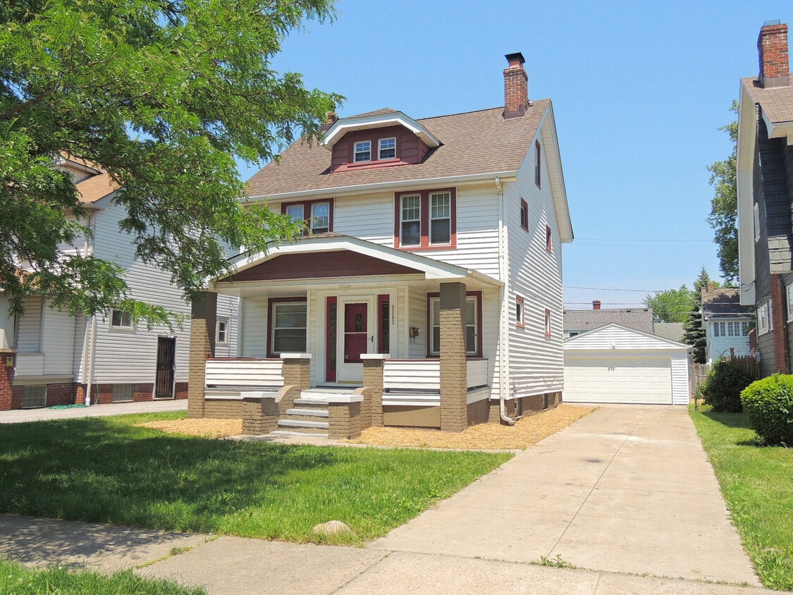 Primary Photo - 3 Bed - 1.5 Bath Colonial for Rent