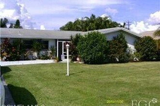 Building Photo - 733 Sesame Ct